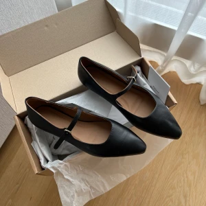 Flattered  - Säljer dessa storlek 38. Nypris 2295