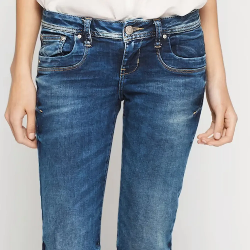 Så fina lågmidjade jeans❤️ nypris 915❤️. Jeans & Byxor.