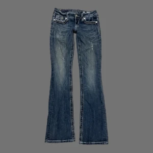 Miss me jeans sökes - Söker bootcut/flared Miss me jeans (eller liknande) med 80+ i innerbenslängd. Kom privat om du har ett par!