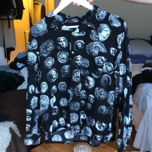 Obey, skjorta - Oanvänd 