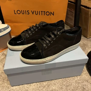 Lanvin skor - Svarta Lanvin skor i storlek 44, väldigt bra skick endast några små flaws.  