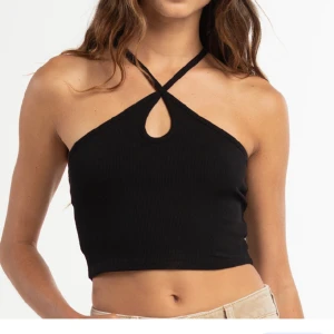 Halterneck topp - Snygg svart halterneck topp från zara. Ser ut och känns som helt ny. 💞