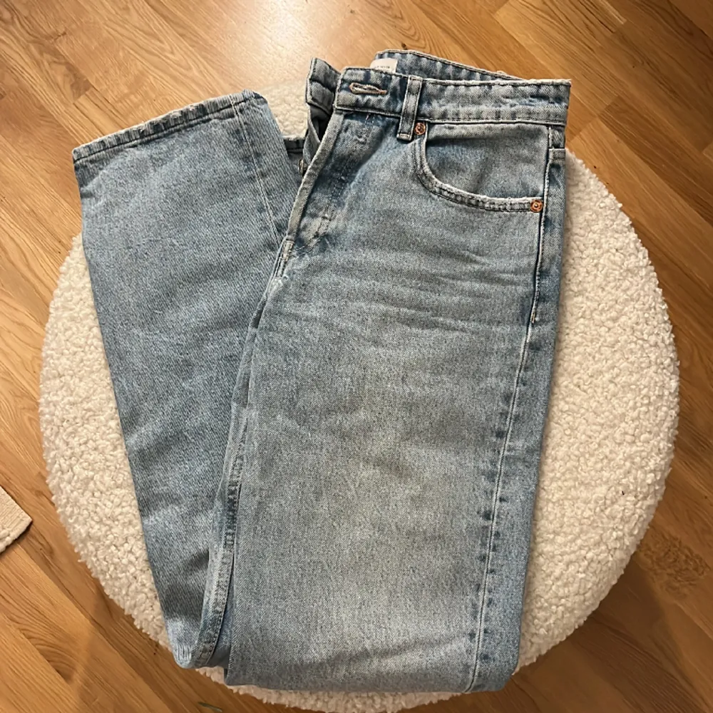 Fina jeans men säljer pågrund av att dom inte längre passar💕. Jeans & Byxor.