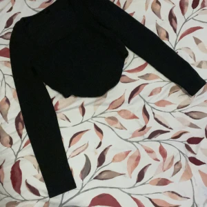 Svart tröja  - Svart topp 