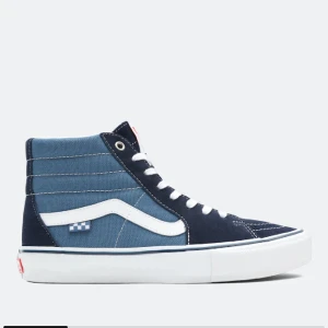 Vans skor sparsamt använda - Så snygga vans skor som varit väldigt poppis på sistone! Nypris 1000kr mitt pris 380kr❤️❤️❤️