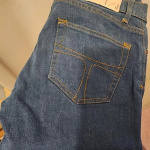 Jeans Tiger of Sweden - Säljer dessa sjuk fina Tiger of Sweden jeansen, eftersom jag tappade lite kilo o dessa sitter för lös på mig, Inga skado, skick 9 av 10. Storleken är 30/34, modellen Skogsberg. 