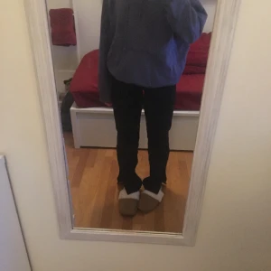 Bikbok oversized hoodie blå - Fin oversized blå hoodie från bikbok, mega hoodie. Strl M men passar flera beroende på hur man vill den ska sitta.