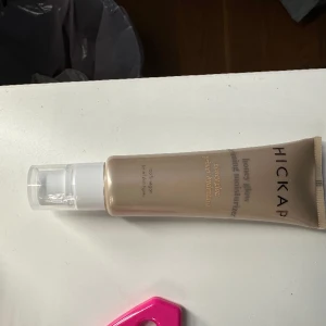 Hickap primer - Säljer en oanvänd primer från hickap ( honey glow priming moisturize), då den inte kommer till användning💕
