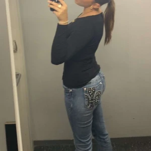 Miss Me Jeans - Jag säljer mina Miss Me jeans bootcut som är köpta här på plick för att dom är lite för stora. Första bilden är min och dom två andra är lånade.