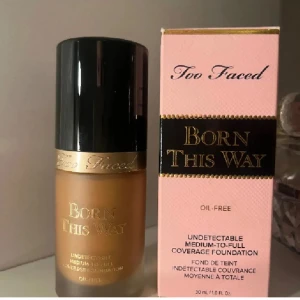 Too faced foundation - Endast testat på min hand för att se färgen, annars oanvänd och har förpackning samt kvitto på den. Går att andvända som liquid bronzer och ger jätte fint glow! Originalpris: 519kr
