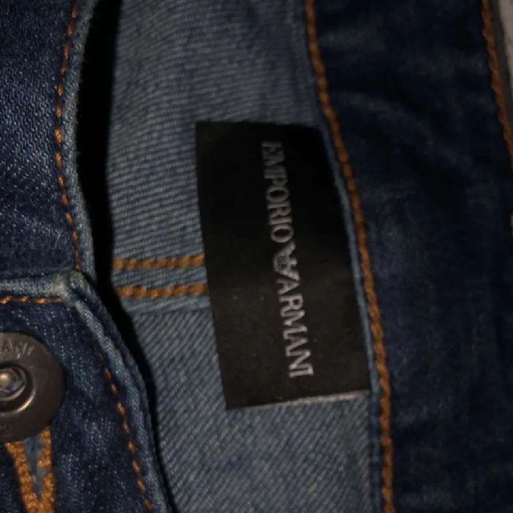 Snygga armani jeans i bra skick, bara att skriva för bättre bilder, pris är diskuterbart. Jeans & Byxor.