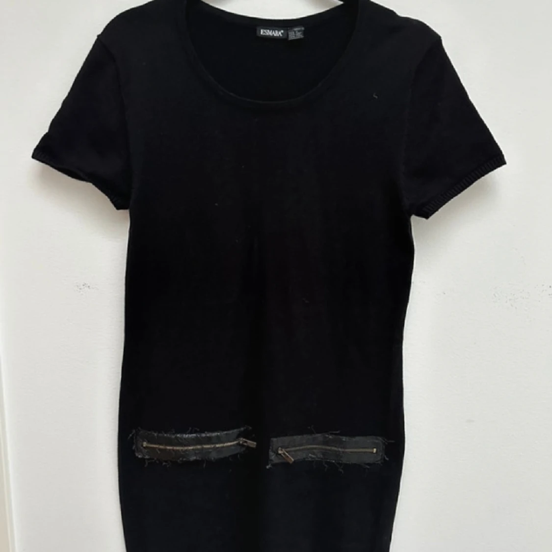 Svart stickad klänning