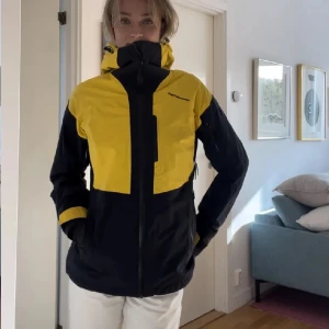 Peak performance jacka  - Superfin jacka som inte passar mig i storleken