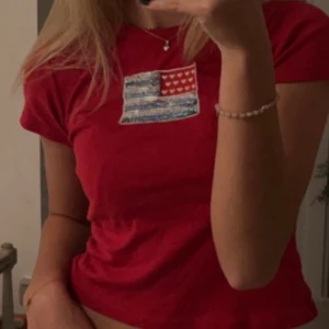 Röd t-shirt - Cool babytee med paljett tryck❤️‍🔥