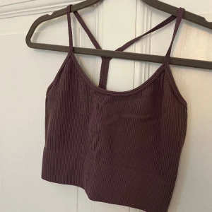 Träningstopp - Fin träningstopp från pull&Bear💗 Aldrig använd