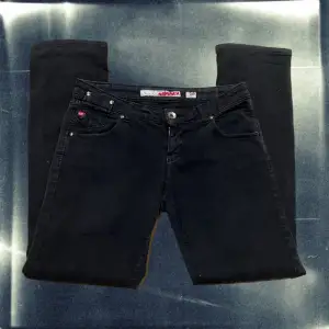 Vintage miss sixty jeans i fint skick! Inga bilder på då dem är för små🫶🏽38 rakt över midjan, 73 innerbenslängd 🫶🏽