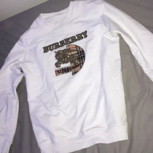 Burberry tröja - Storlek m  kvaliteten är som ny