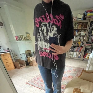 Rolling stone tshirt  - Jätte cool tshirt som jag köpte för länge sen, knappast använd och därmed mycket bra skick⚡️