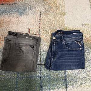 Replay Thad jeans. ett par kostar 800 ordinarie och jag säljer två stycken för 400 knappt använda .