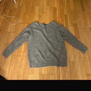 Stickad tröja  - Bra skick