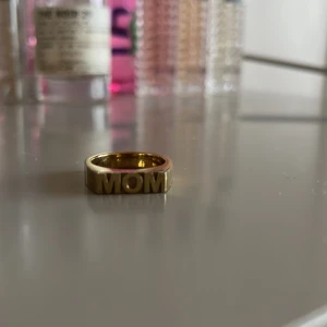Edblad mom ring  - Säljer min mom ring ifrån Edblad. Den är i jätte fint skick.