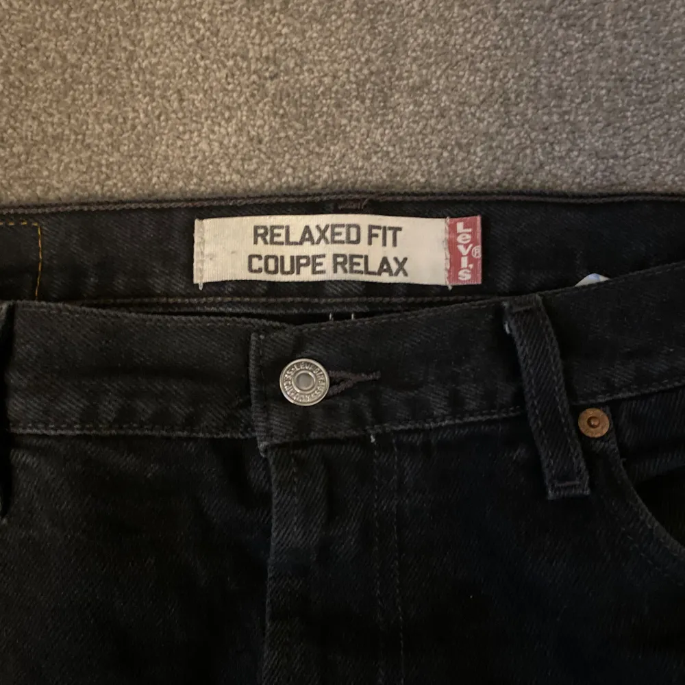 Sköna levis jeans i Strl 34/34. Säljer pågrund av att jag ej använder dom längre. Hör av dig vid föer frågor, bilder på passform. Kan även tänka mig byta. Pris går att diskutera.. Jeans & Byxor.