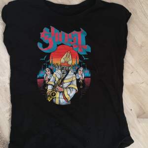 Ghost t-shirt bra skick kontakta mig om du är intresserad :) Storlek: S