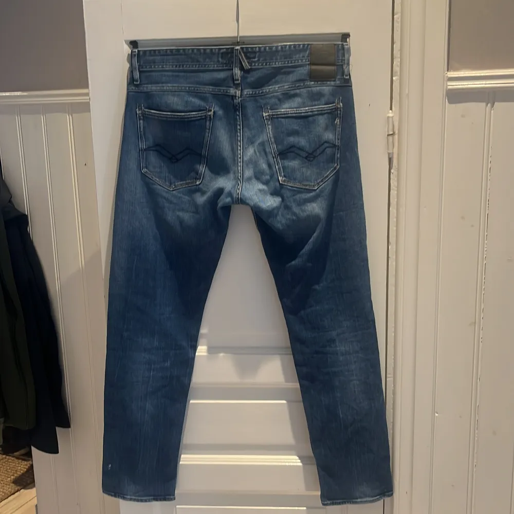 Ett par stilrena Replay jeans i bra skick  Strl 32/32. Jeans & Byxor.
