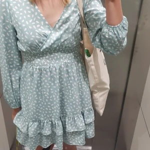 Sommarklänning  - Säljer denna klänning I storlek 36 för 40kr+frakt 