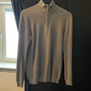 Esprit halfzip  - Grå half zip från esprit