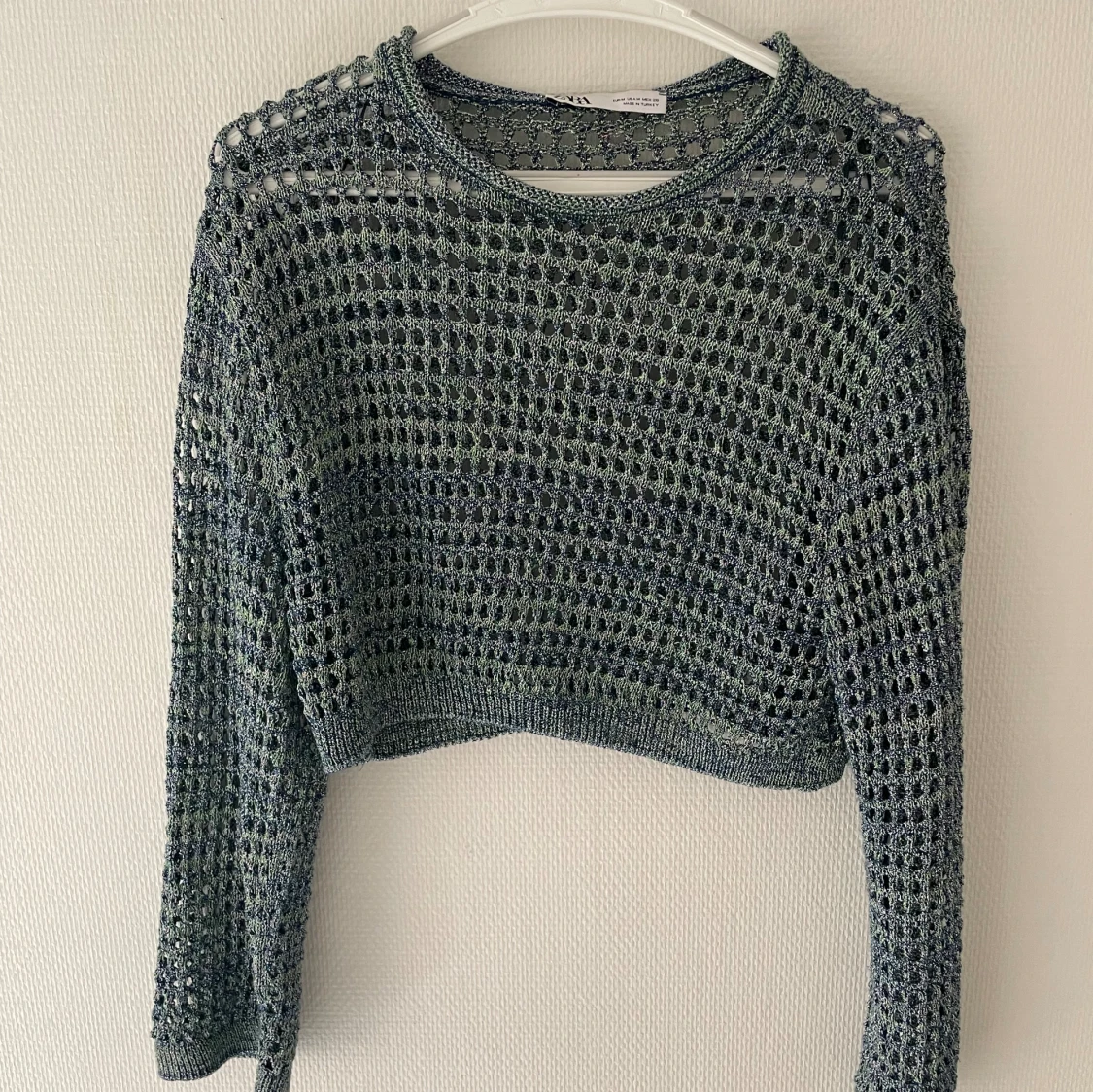 Stickad glittrig tröja