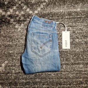 Dondup Jeans  - Tjena! Säljer ett par riktigt schyssta dondup jeans i modellen George. Skicket på jeansen är 9.5/10. Har du några frågor eller funderingar så hör av dig // IC_RESELL 