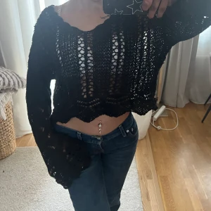 Stickad tröja zara  - Säljer denna fina tröja från zara som aldrig kommit till användning