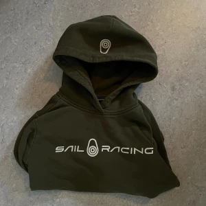 Sail racing Hoodie  - Hej! Säljer nu denna sail racing Hoodien som är i bra Skick 