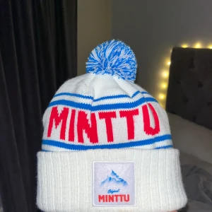 Minttu mössa - Minttu mössa som bara använts vid 1 tillfälle så den är i princip som ny!