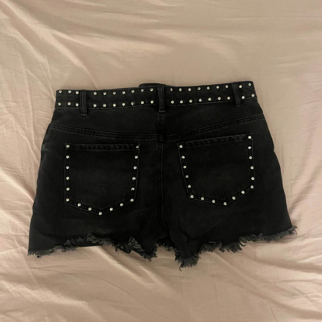 Only svarta stenade jeans shorts - 90