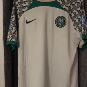 Nigeria tröja - Nigeria fotbollströja storlek L knappt använd 