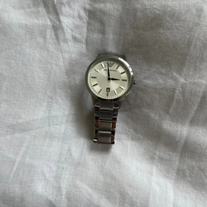  Armani Klocka.  - En fin Armani klocka, inga repor, perfekt till jobbet eller en ute dag 