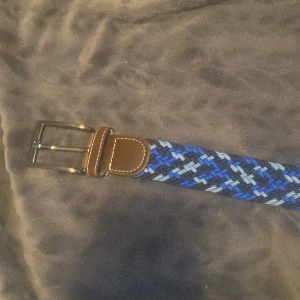 Grischigt flätat bälte passar alla under 100-105cm - 10/10skick snyggt bälte passar in till grisch stilen passar alla 