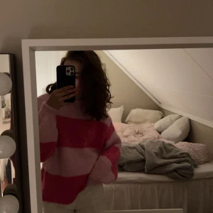 Stickad tröja - Jättefin stickad tröja i två nyanser av rosa som tyvärr inte kommer till användning💕 Storlek xs, fin skick, från Gina Tricot!! 