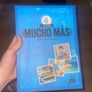 Tjena! Säljer min riktigt feta spanska bok för jag pallar inte med den mer.