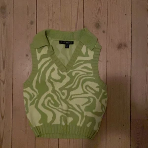 Stickad kamouflage topp - Säljer för bra pris Aldrig andvänt dock dragit bort prislappen Kamouflage skön topp Säljer för bra pris men köparen står för fraktpriser⚠️⚠️ därför vill jag att den som är intresserad kontaktar mig, ses!➡️💥💥