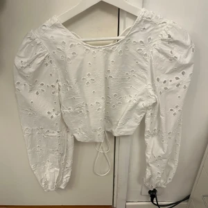 Jättefin blus från zara  - Så fin blus från zara med öppen rygg jättefin till sommaren💕