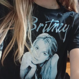 Cool tisha - Fett cool tröja i jätte bra skick. Knappt använd. Strl xxs-xs. Tvättar före post, skriv om frågor🎀🎀🎀🎀🎀🎀