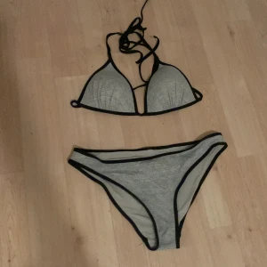 Bikini - Jätte fin bikini, passar perfekt till sommaren❤️☀️ Tror att det är S eller M p bottom och S p topp(det står inte)❤️❤️