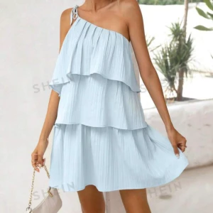 Volangklänning - Ljusblå volangklänning från shein som jag köpte i höstas! Använt den endast 1 gång (se sista bilden). I så fin modell och färg. 