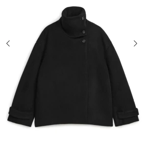 Arket kappa - Arket kappa i svart! Skriv för frågor!