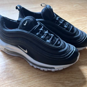 Nike air Max  - Skick 9/10 knappt använda,ny pris 1600 kr.