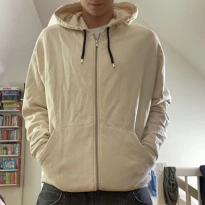 Beige Asos hoodie - Beige Asos hoodie, sitter som M