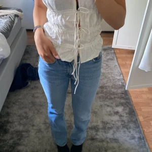 Jeans - Bra skick storlek 25/32. Skulle säga typ xs. Bara och skriva om ni har frågor☺️